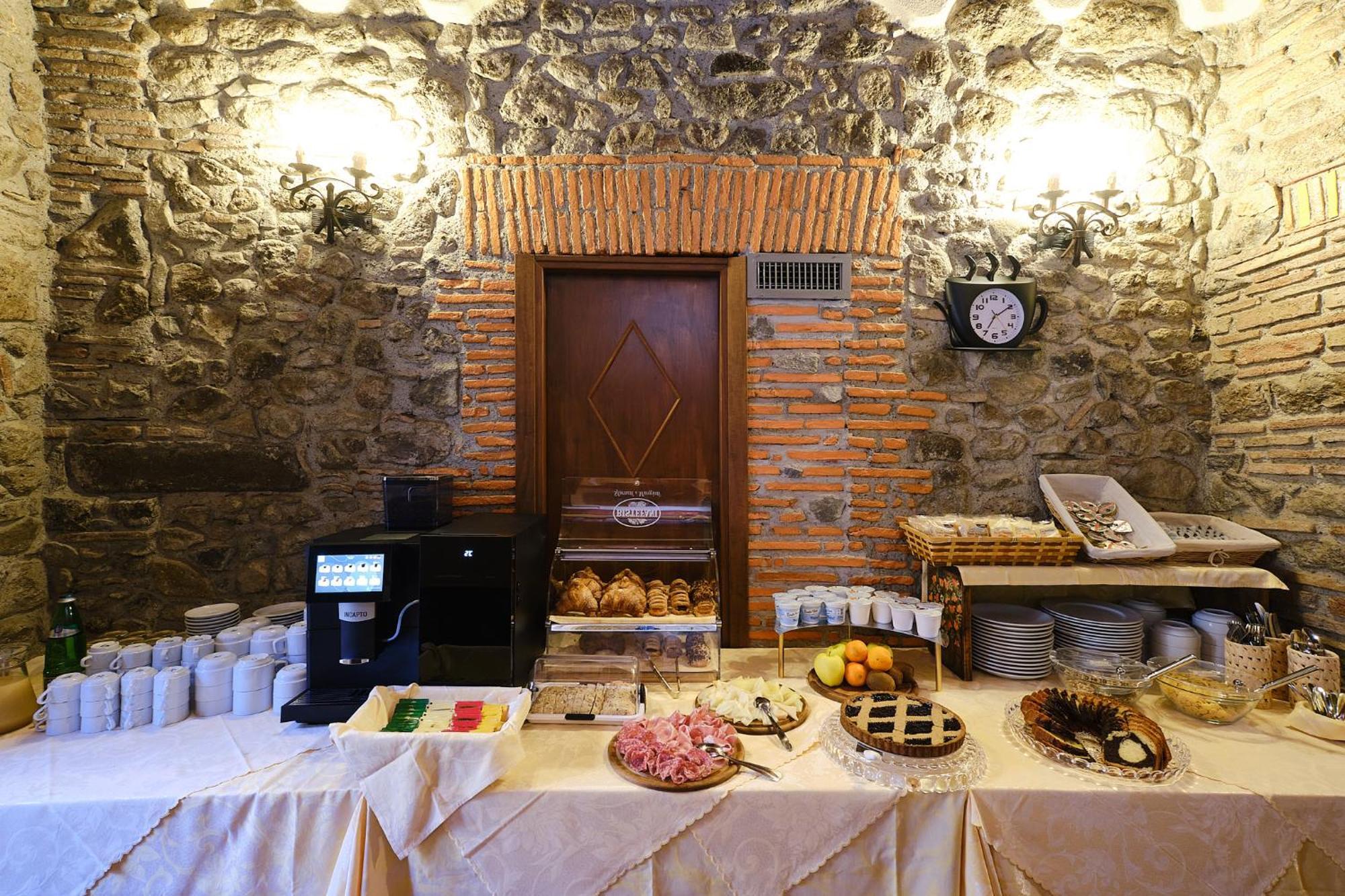 Albergo Della Posta Браччано Экстерьер фото